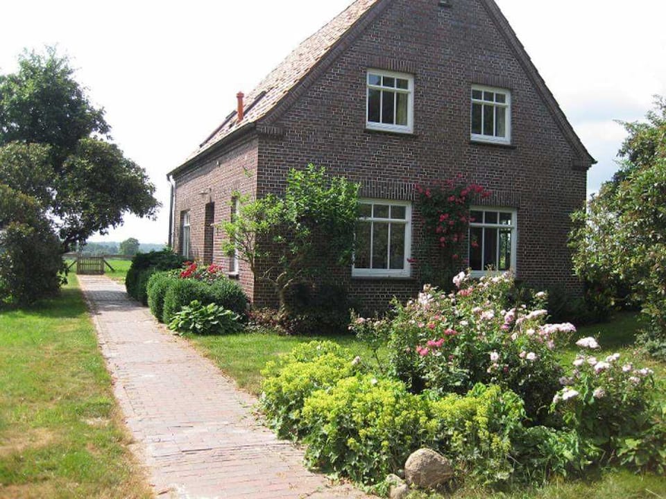Kaper, vacation apartment Unnern Appelboom - Holiday apartment Unnern Appelboom Apartment in Friesland
