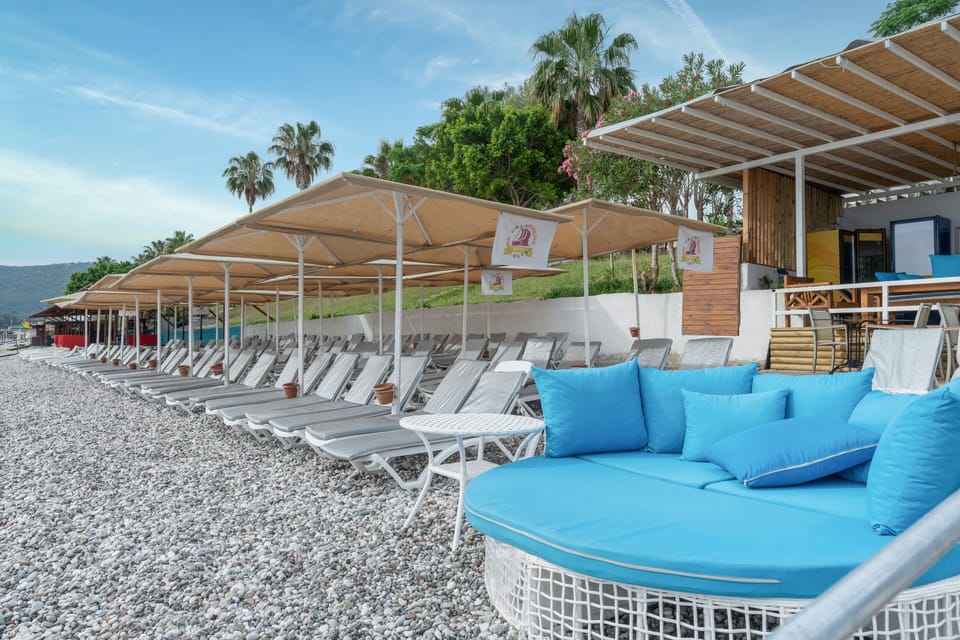 Private beach, free beach shuttle, sun loungers, beach umbrellas
