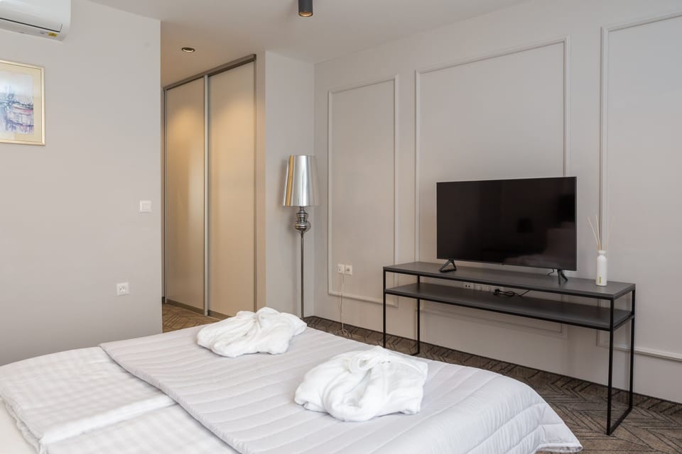 Minibar, in-room safe, soundproofing, iron/ironing board