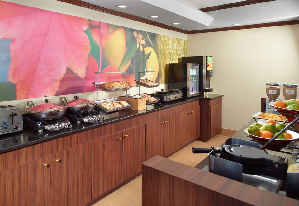 Free daily continental breakfast