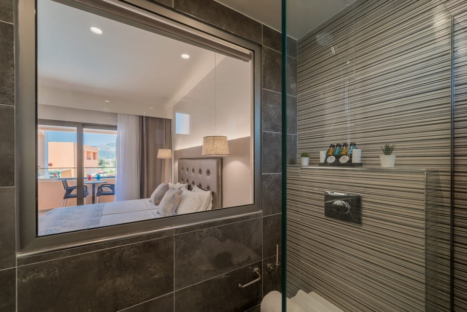 Superior Double or Twin Room | In-room safe, iron/ironing board (on request), bed sheets