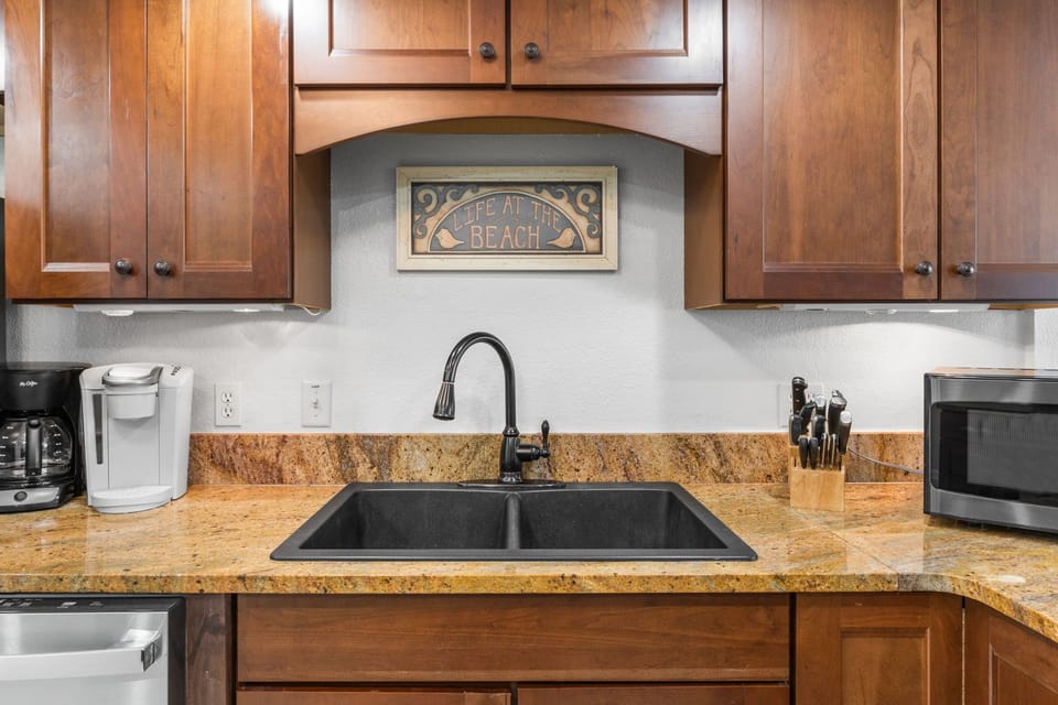 Double sink, Keurig and regular drip coffeemakers, knife block, microwave