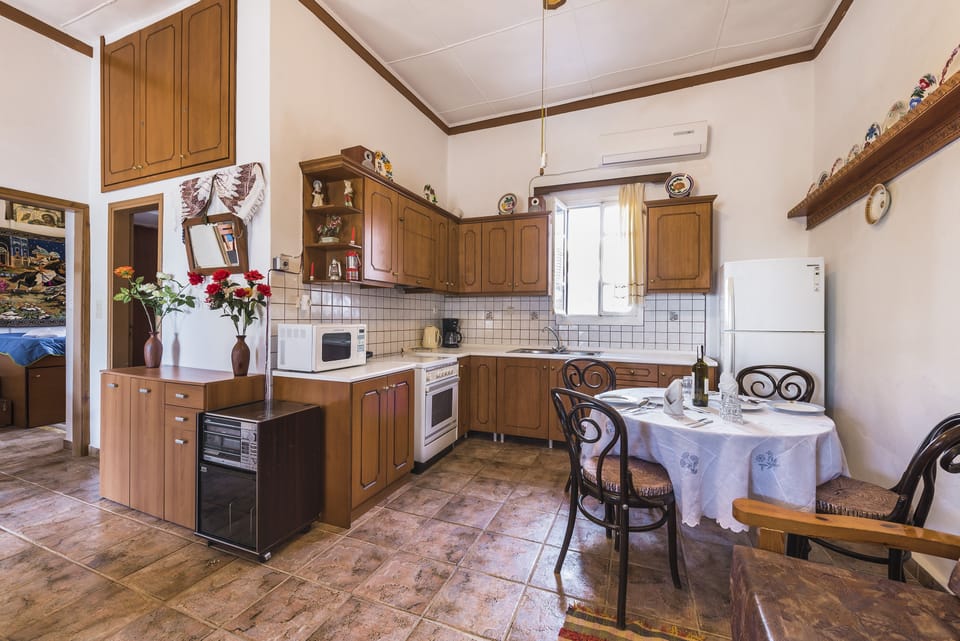 House, 3 Bedrooms, Partial Sea View | Private kitchen | Full-size fridge, microwave, oven, stovetop