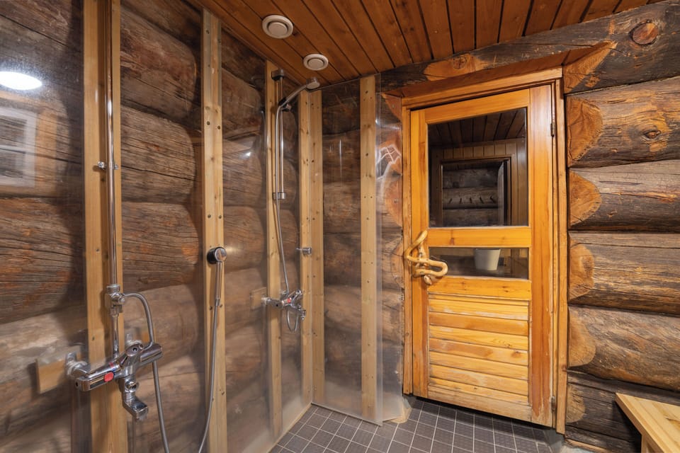 Superior Suite, 2 Bedrooms, Non Smoking, Sauna | Bathroom shower