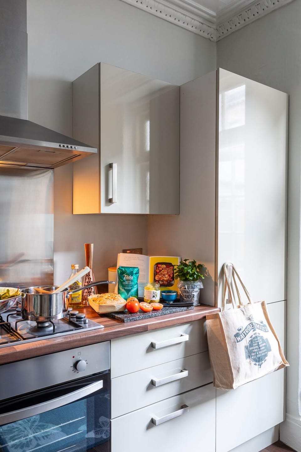 House, Private Bathroom | Shared kitchen | Coffee/tea maker, full-size fridge, microwave, oven