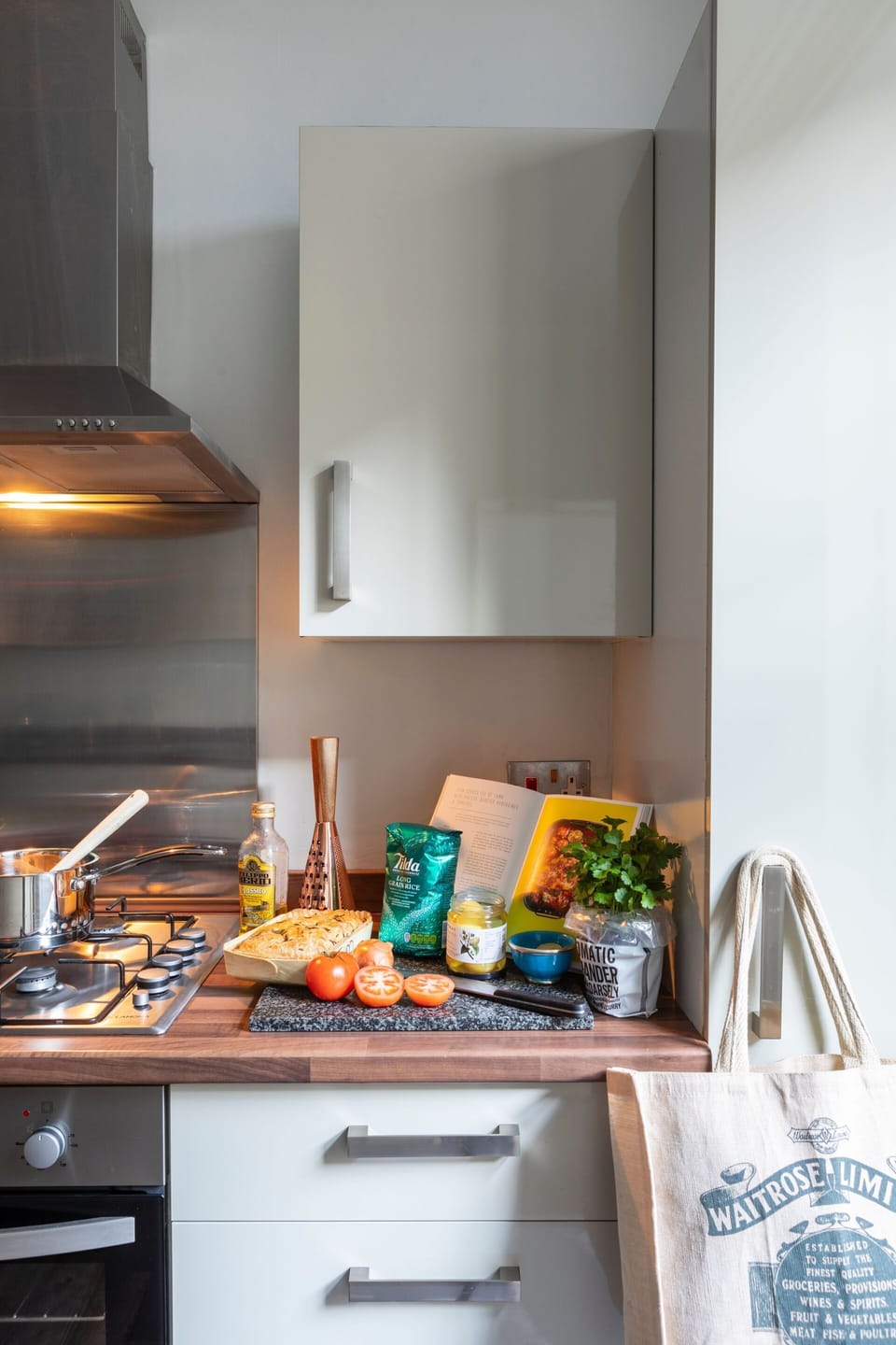 House, Private Bathroom | Shared kitchen | Coffee/tea maker, full-size fridge, microwave, oven