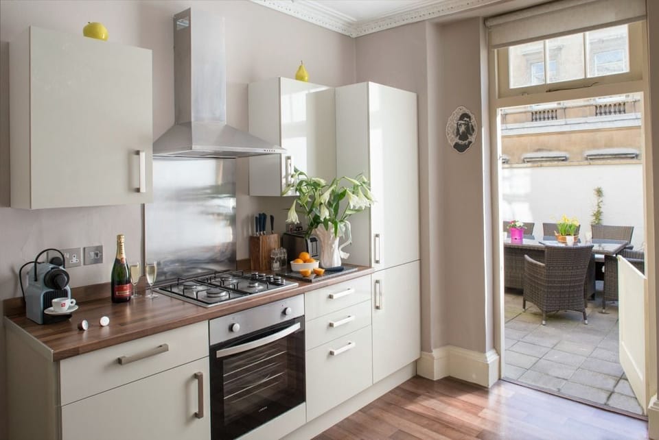 House, Private Bathroom | Shared kitchen | Coffee/tea maker, full-size fridge, microwave, oven