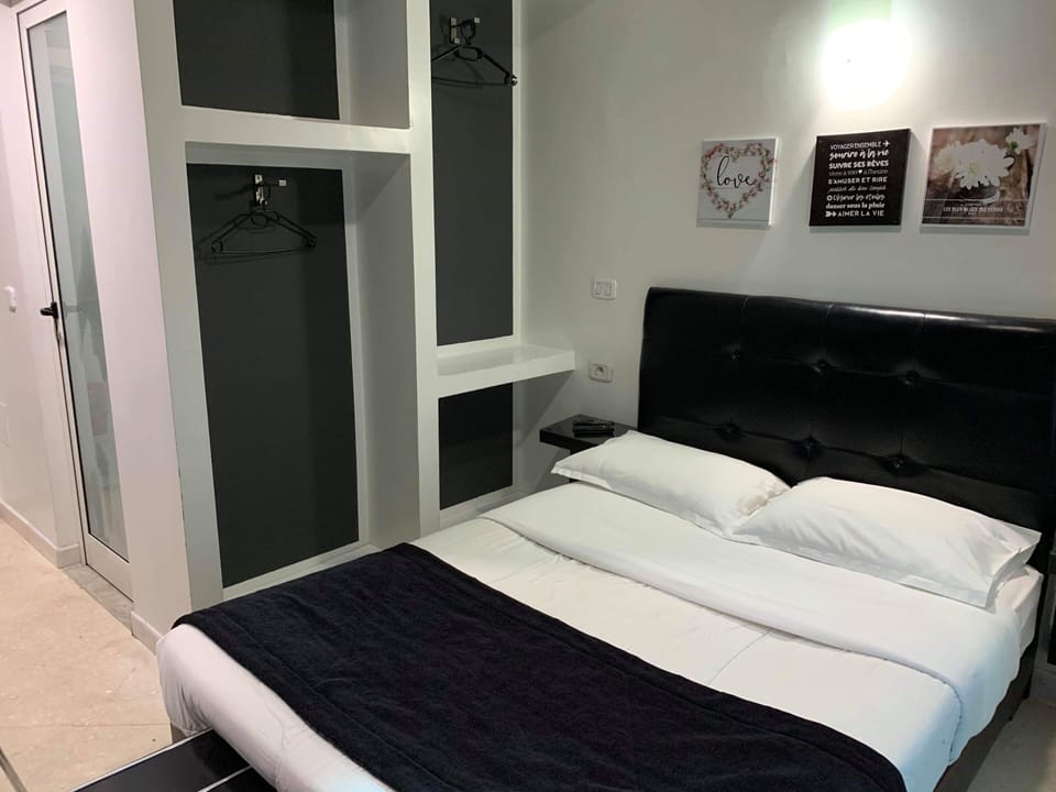 Double or Twin Room | In-room safe, blackout drapes, free WiFi, bed sheets
