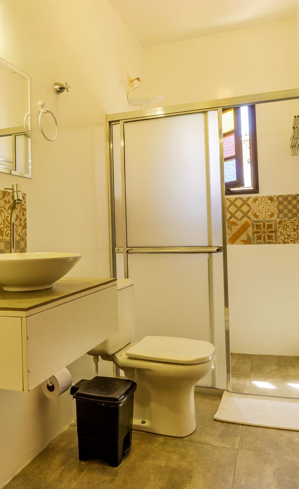 Standard Room | Bathroom | Shower, free toiletries, towels, soap
