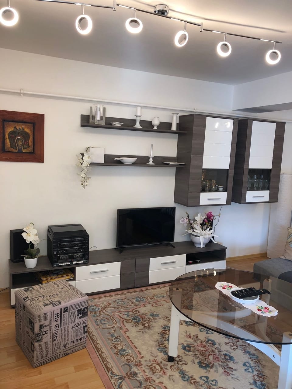 Comfort Apartment | Living area | Plasma TV