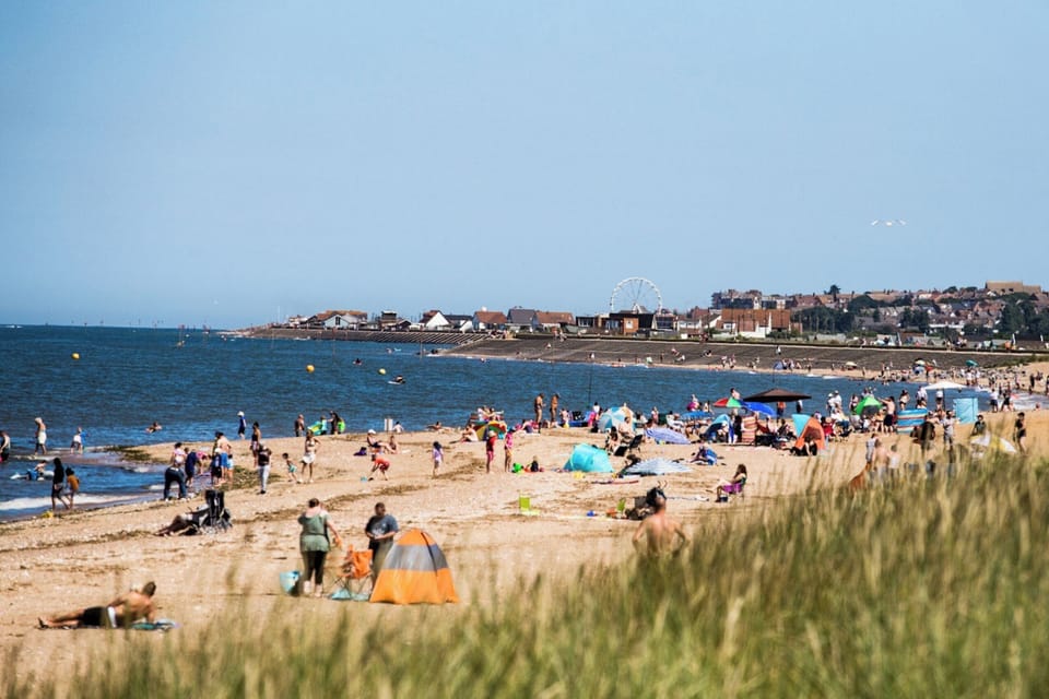 Dog Friendly Family Cottage 2 minutes from our west facing sunset beach