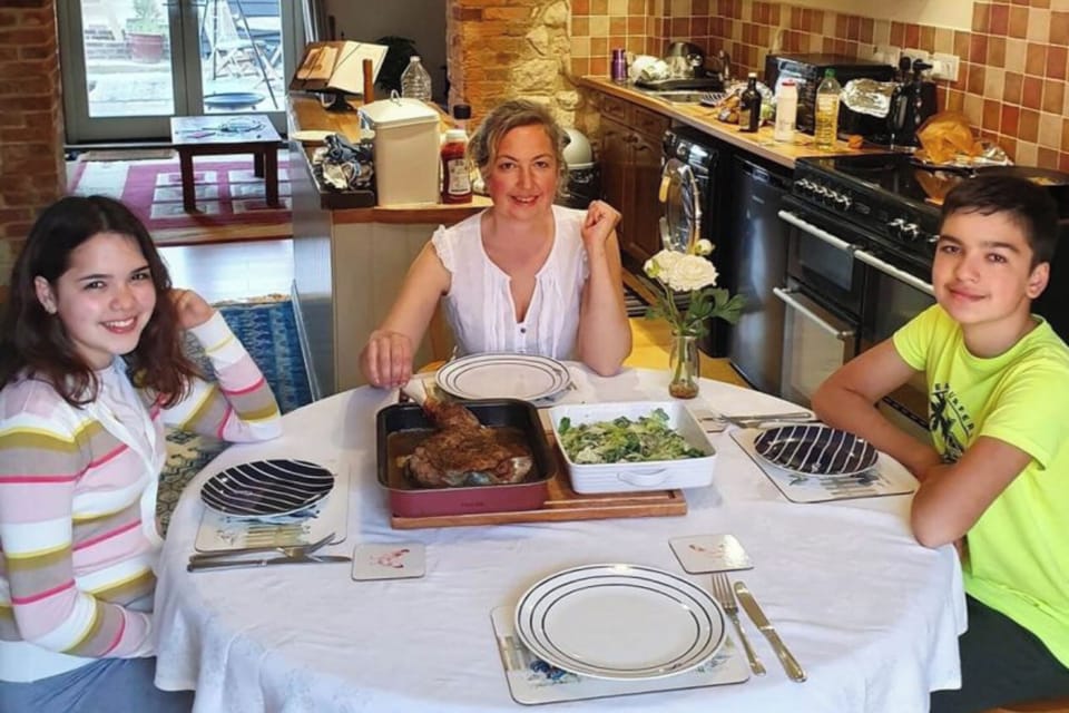 Dog Friendly Family Cottage 2 minutes from our west facing sunset beach