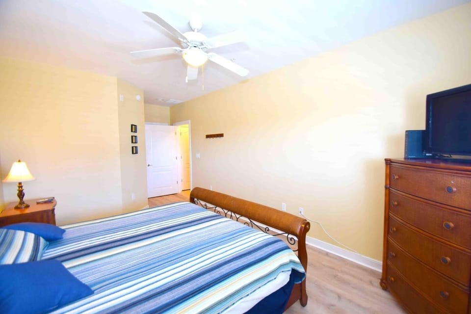 Condo, 4 Bedrooms | 4 bedrooms, iron/ironing board, free WiFi