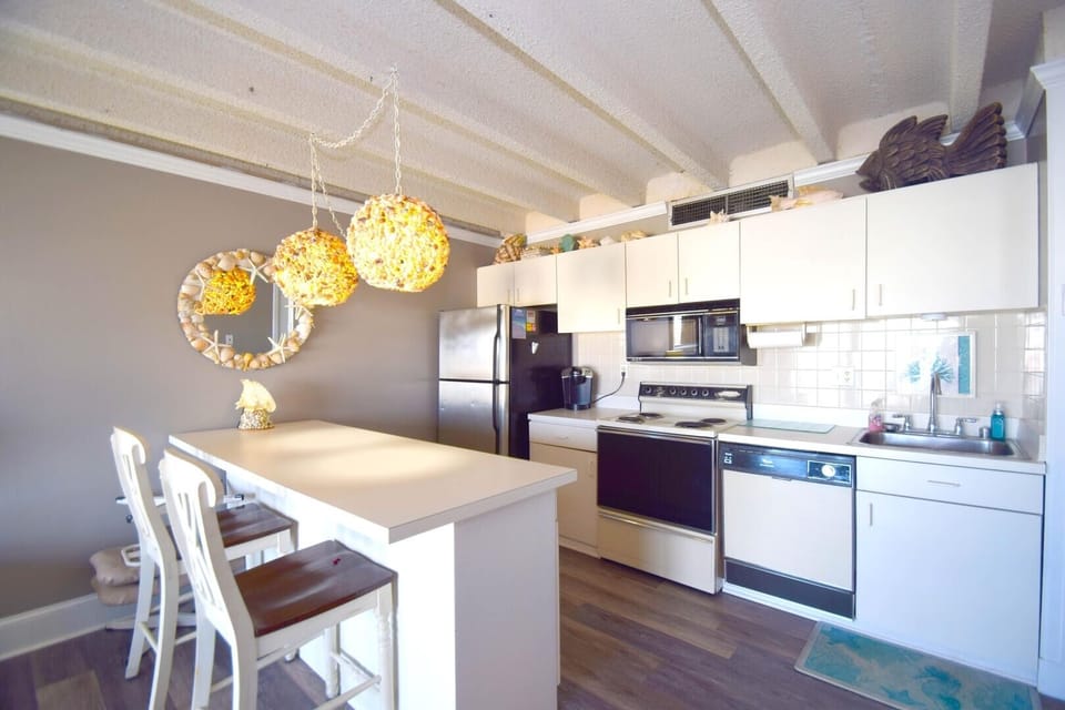 Condo, 1 Bedroom | Private kitchen | Coffee/tea maker, toaster