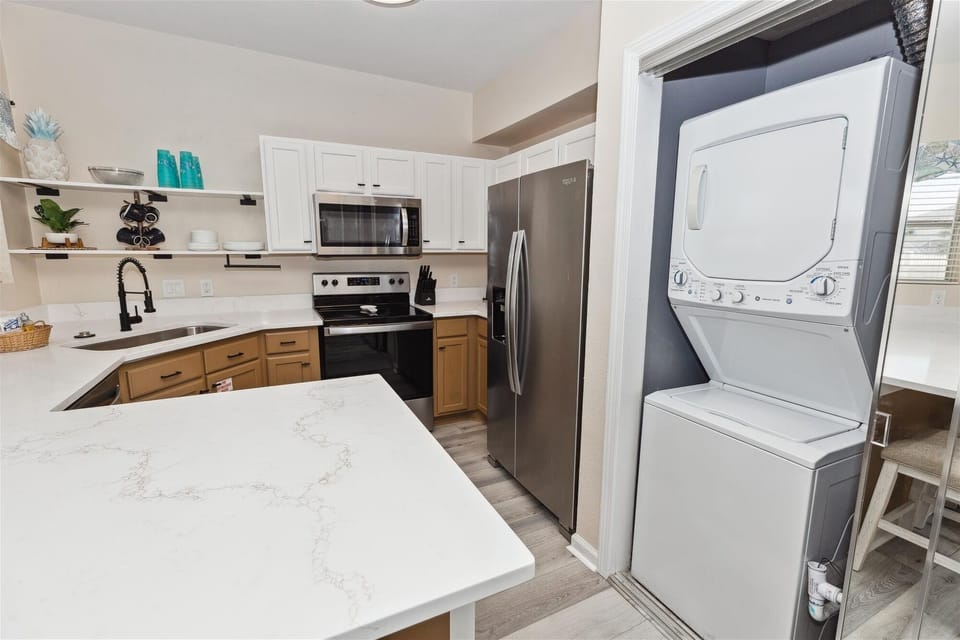 Condo, 3 Bedrooms | Private kitchen | Fridge, oven, coffee/tea maker, toaster