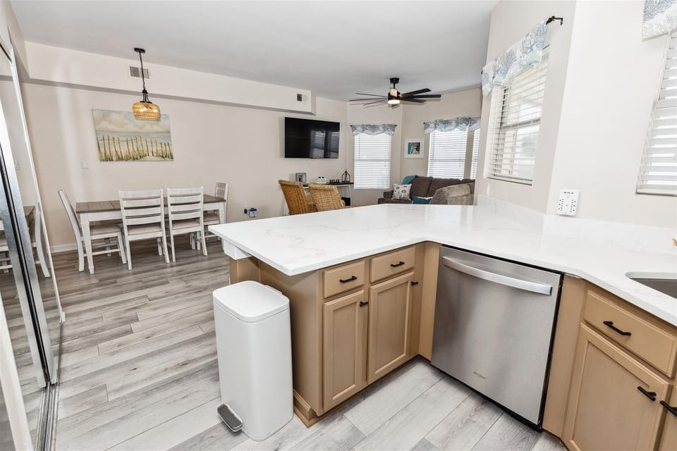 Condo, 3 Bedrooms | Private kitchen | Fridge, oven, coffee/tea maker, toaster