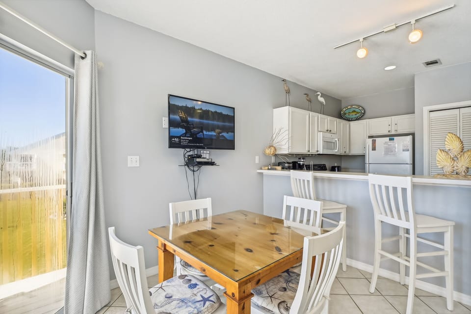 Condo, 1 Bedroom | Dining