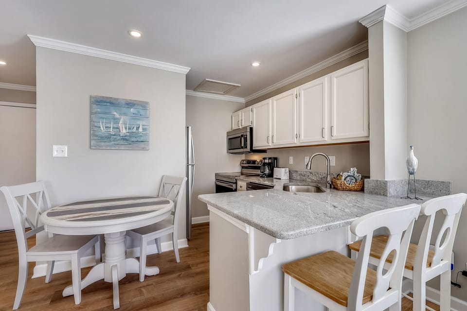 Studio | Private kitchen | Fridge, microwave, oven, dishwasher