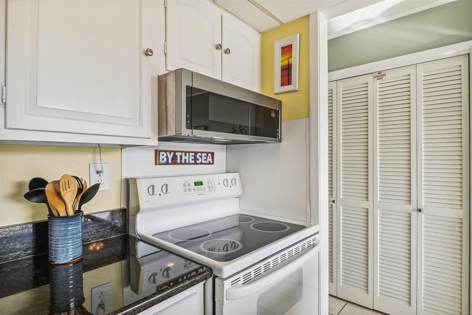Condo, 1 Bedroom | Interior