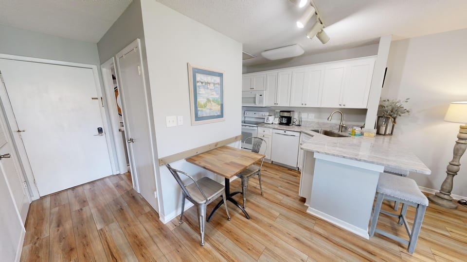 Studio | Private kitchen | Fridge, microwave, oven, dishwasher
