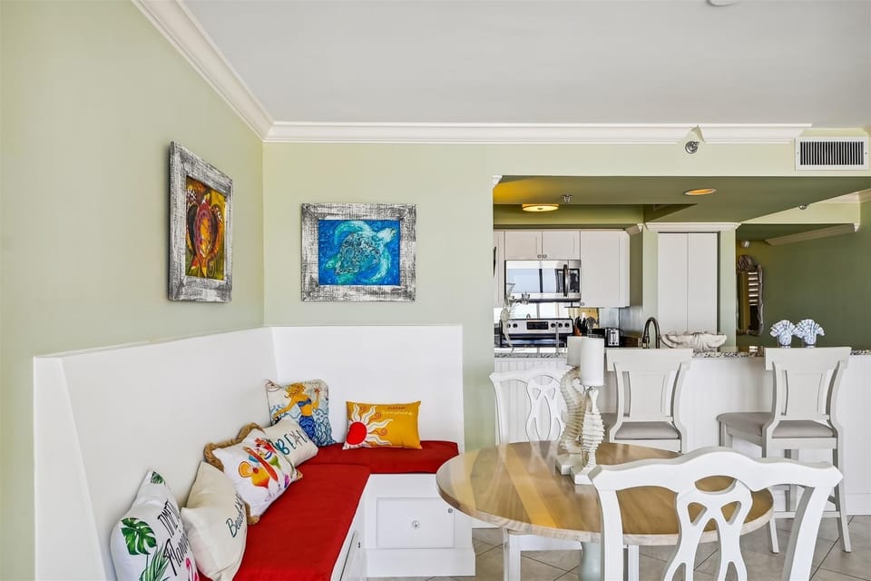 Condo, 1 Bedroom | Living area | 30-inch TV with cable channels