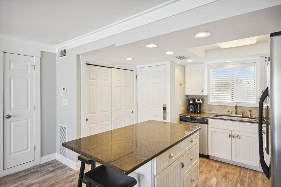 Condo, 2 Bedrooms | Private kitchen | Fridge, oven, coffee/tea maker, toaster