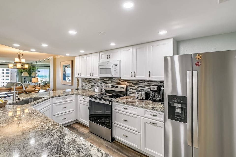 Condo, 3 Bedrooms | Private kitchen | Fridge, microwave, oven, dishwasher