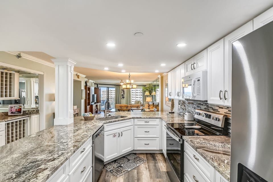 Condo, 3 Bedrooms | Private kitchen | Fridge, microwave, oven, dishwasher