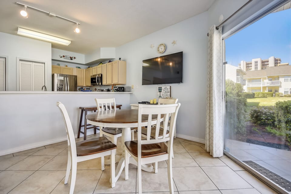 Condo, 1 Bedroom | Dining
