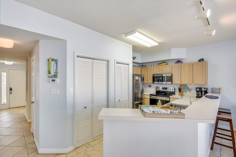 Condo, 1 Bedroom | Private kitchen | Fridge, microwave, oven, dishwasher
