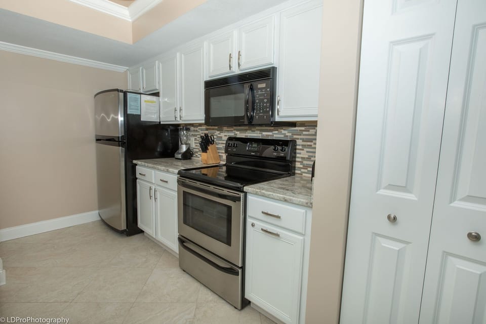 Condo, 1 Bedroom | Private kitchen | Coffee/tea maker, fridge, oven, toaster