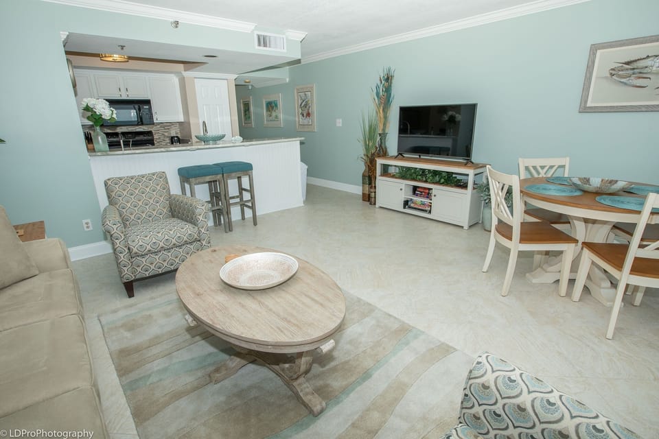 Condo, 1 Bedroom | Living area | 30-inch TV with cable channels