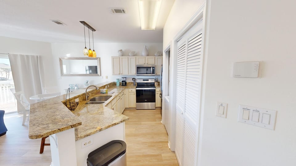 Condo, 1 Bedroom | Private kitchen | Fridge, microwave, oven, dishwasher