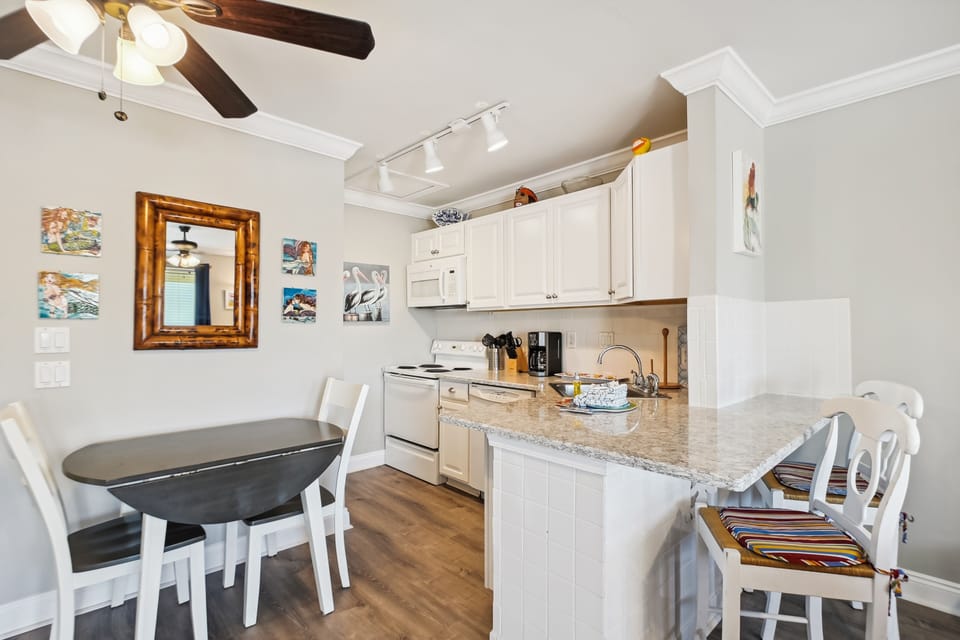 Studio | Private kitchen | Fridge, microwave, oven, dishwasher