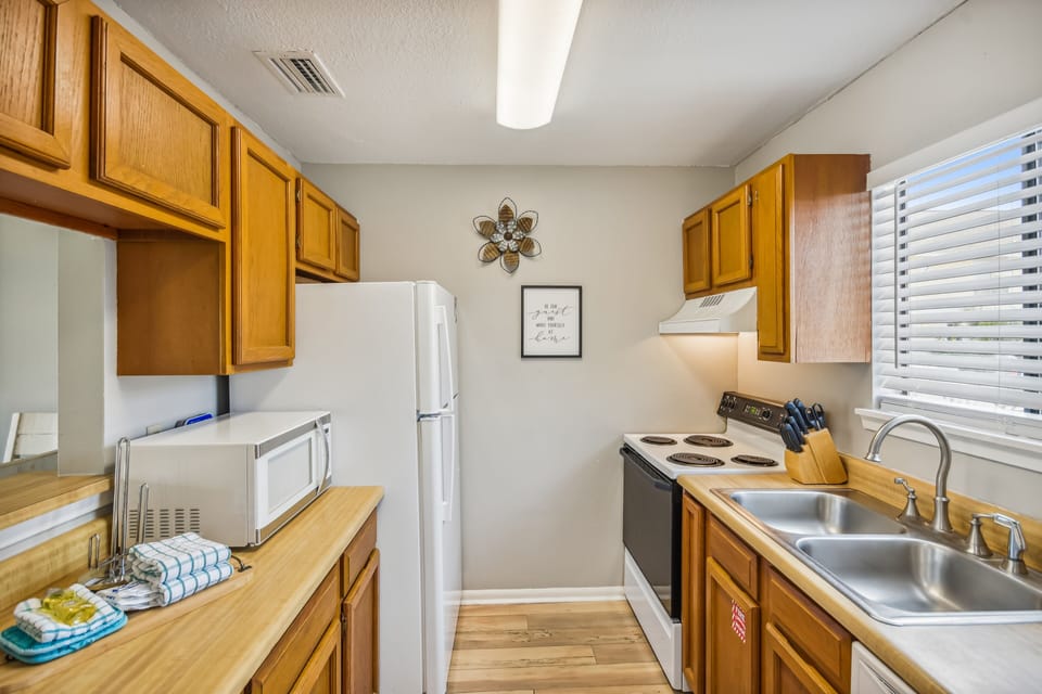 Condo, 2 Bedrooms | Private kitchen | Fridge, microwave, oven, dishwasher