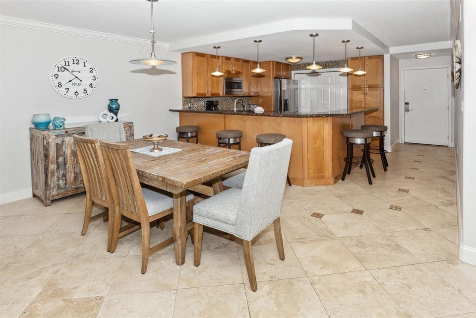 Condo, 2 Bedrooms | Dining