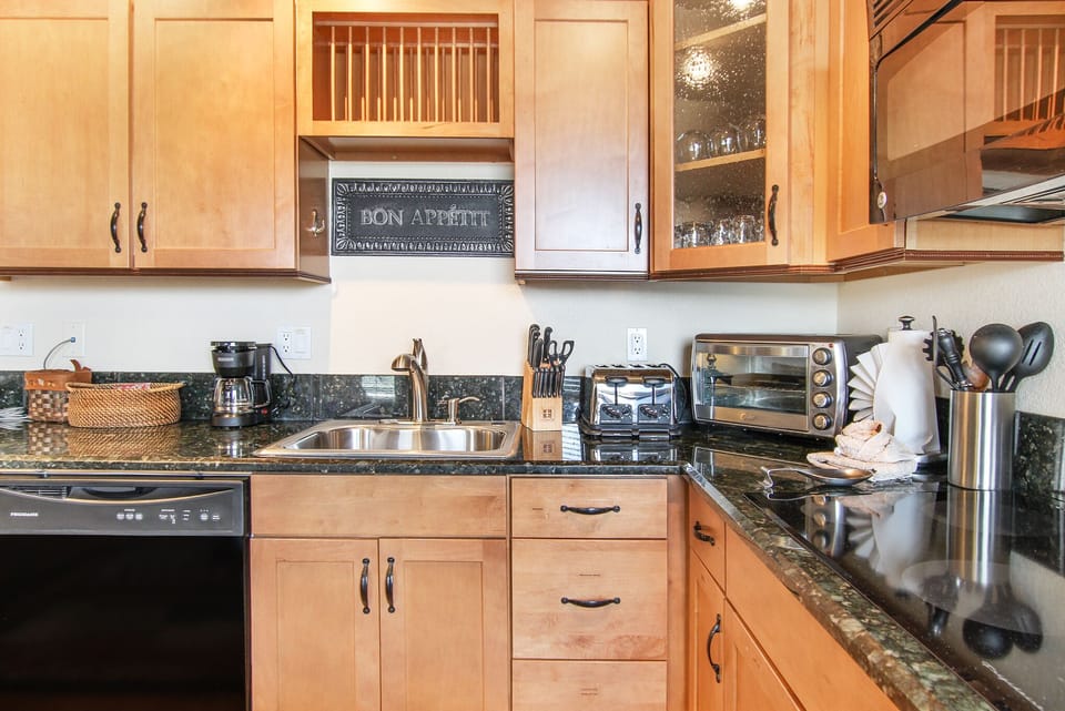 Condo, 1 Bedroom | Private kitchen | Fridge, microwave, stovetop, dishwasher
