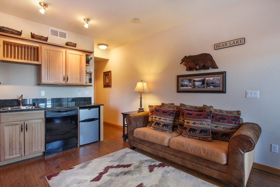 Condo, 1 Bedroom | Private kitchen | Fridge, microwave, dishwasher, coffee/tea maker