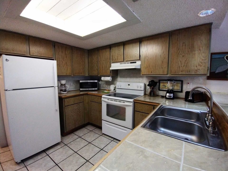 Condo, 2 Bedrooms | Private kitchen | Coffee/tea maker, fridge, oven, toaster