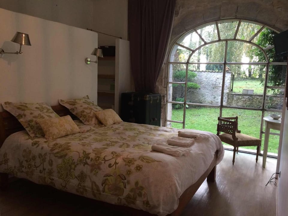 Minibar, blackout drapes, soundproofing, iron/ironing board (on request)