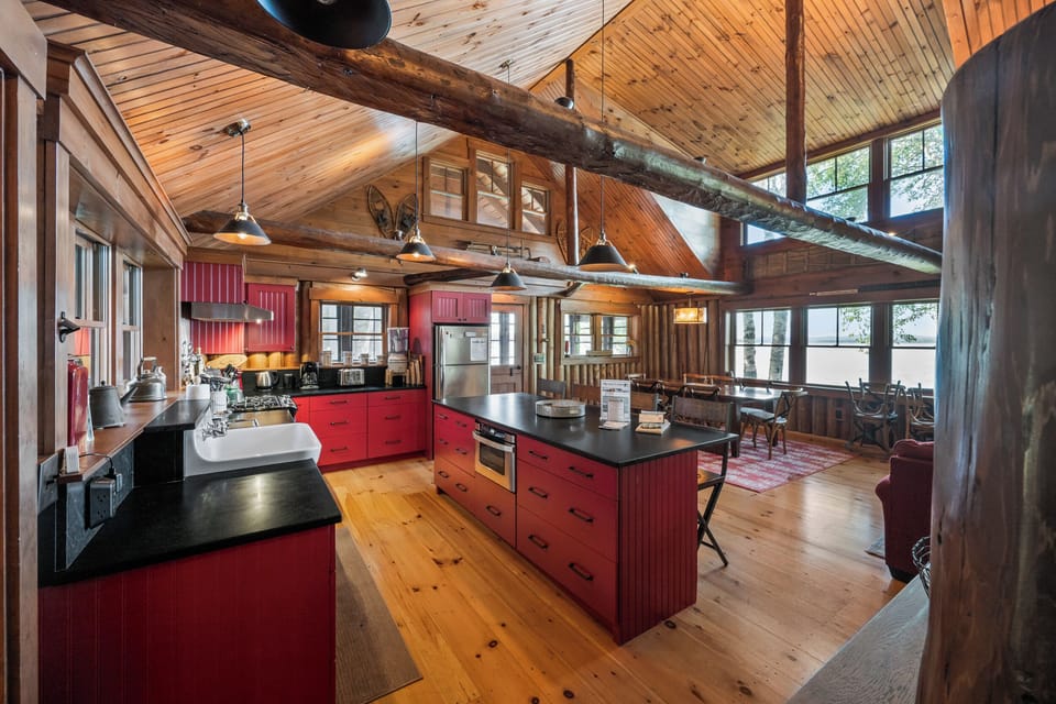 Large Fully Applianced Kitchen