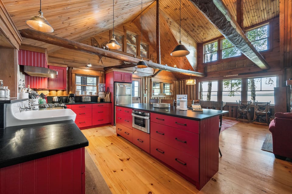 Large Fully Applianced Kitchen
