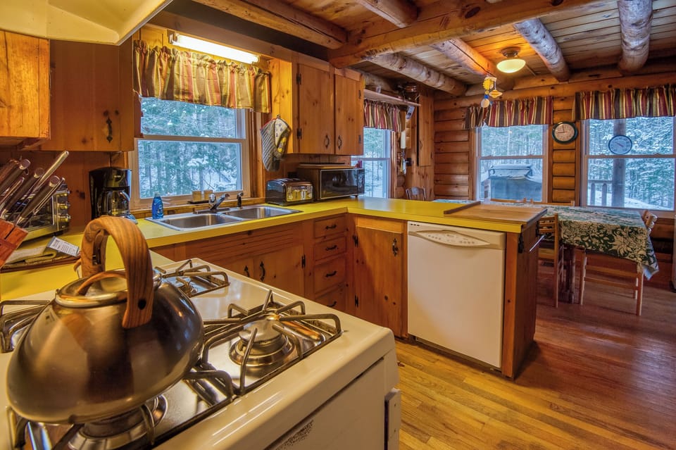 Fully Applianced Kitchen including Dishwasher