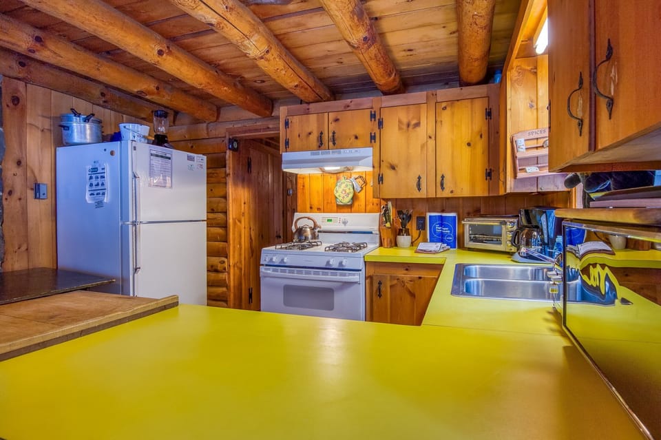 Fully Applianced Kitchen including Dishwasher