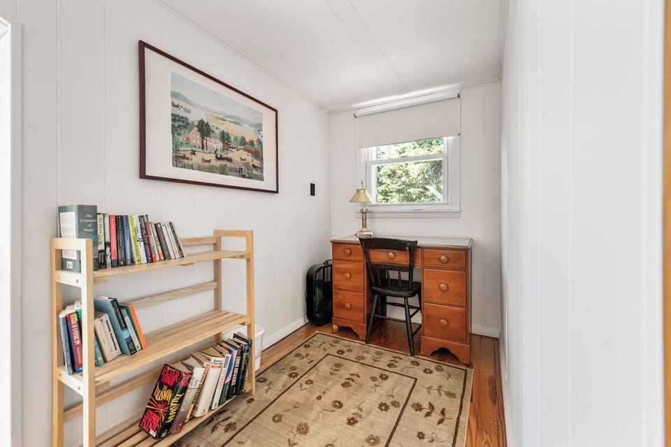 Upper level bedroom #2 - Desk area