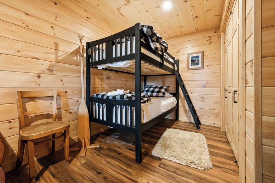Lower level - Twin bunk set