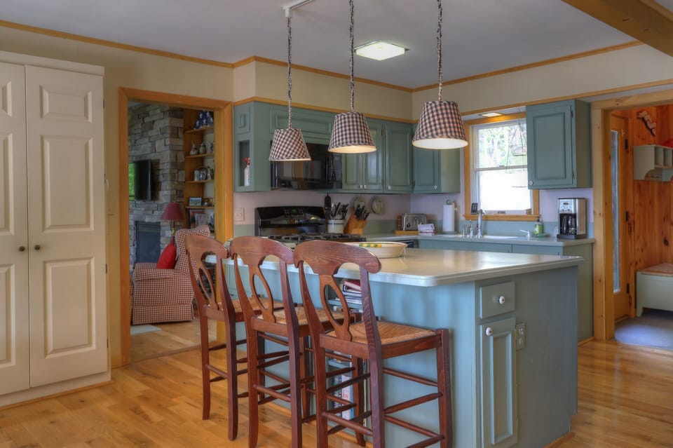 Fully applianced kitchen