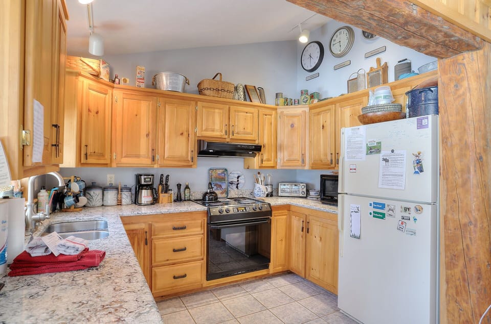 Full kitchen