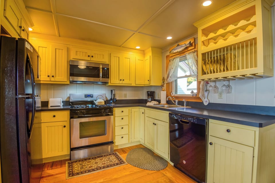 Fully Applianced Kitchen