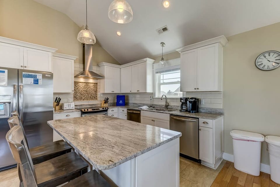 Top-Level Kitchen with Bar (seats 3)